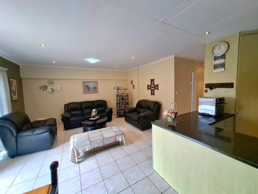 6 Bedroom Property for Sale in Gonubie Eastern Cape